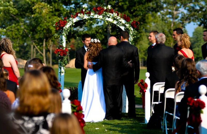 Wedding ceremony at Tullymore Golf Resort.