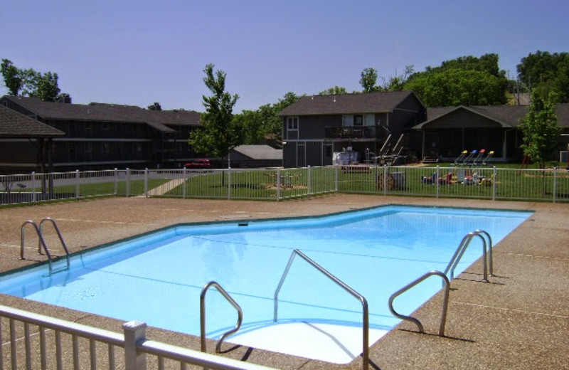 Vacation rental outdoor pool at Your Lake Vacation/Al Elam Property Management.