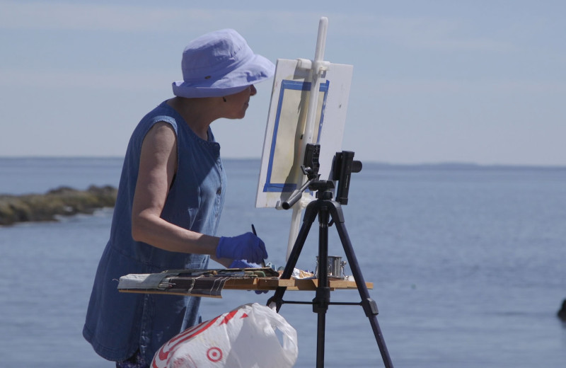 Guest painting beach at The Meadowmere Resort.