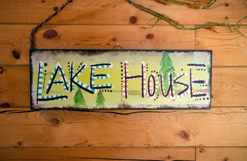 Cabin sign at Kel's Kove.