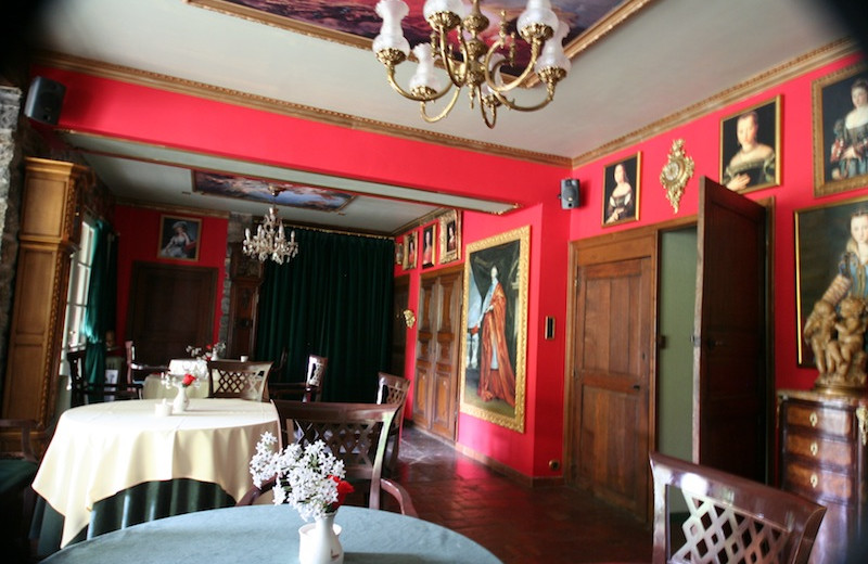 Dining at Château de Tromcourt.