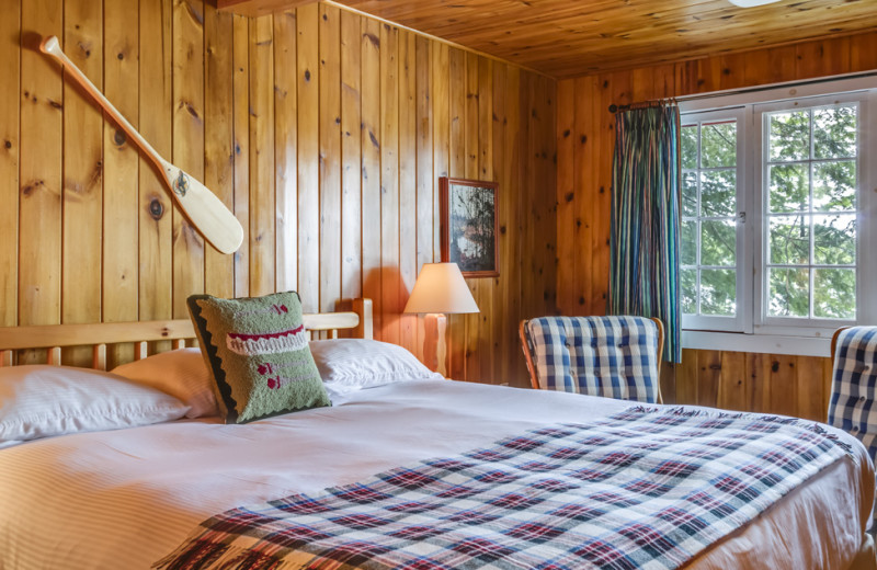 Cabin bedroom at Killarney Lodge in Algonquin Park.