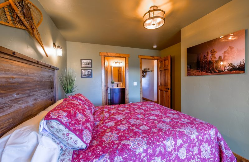 Rental bedroom at Deadwood Connections.