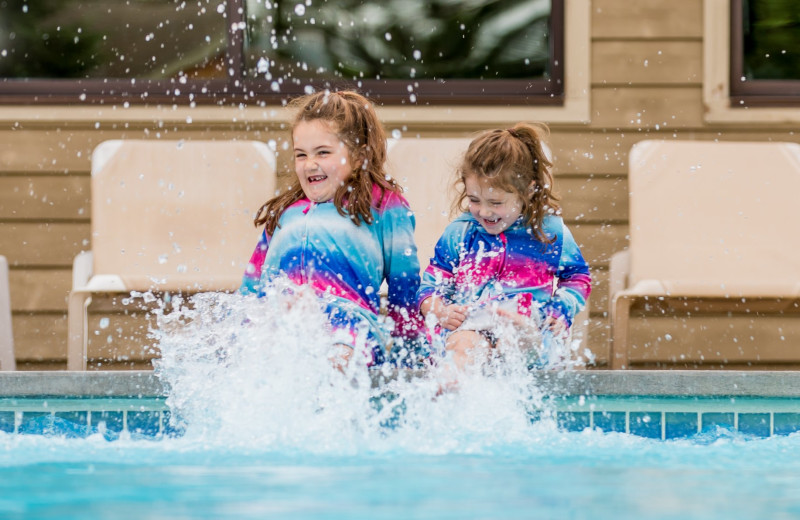 Kids in pool at Kavanaugh's Sylvan Lake Resort.