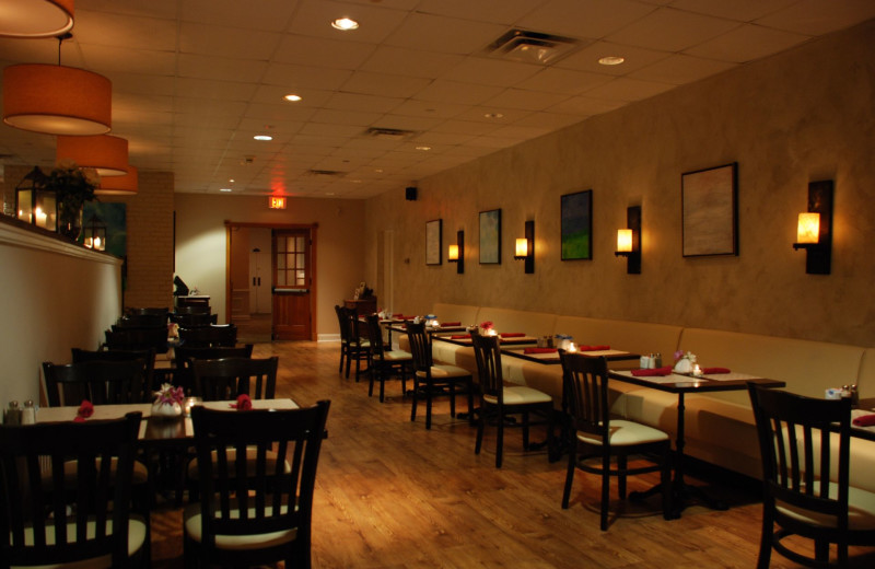 Cafe Oso dining area at Southampton Inn.