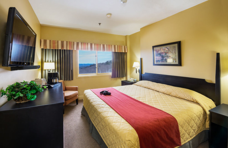 Guest room at Steele Hill Resorts.