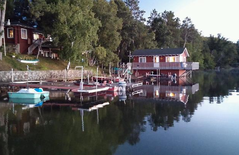 Cabins on the Lake at Beauty Bay Lodge & Resort