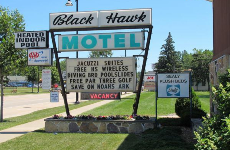 Welcome to the Black Hawk Motel