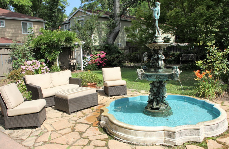 Patio at Napa Inn Bed 