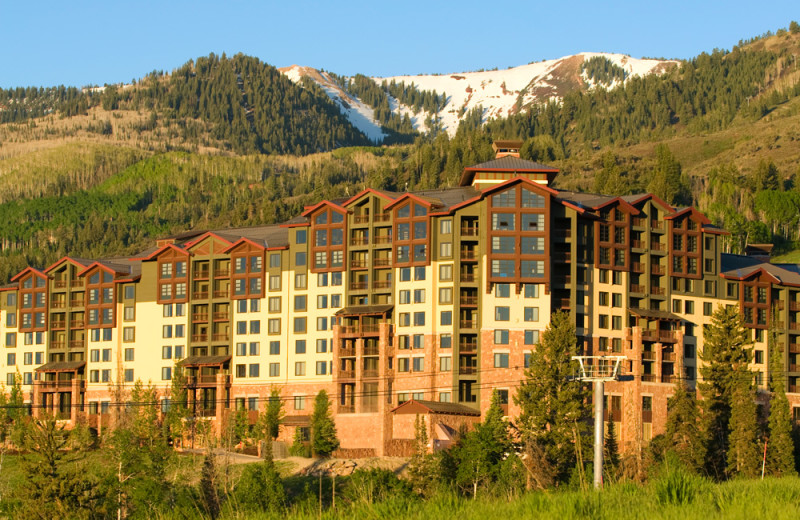 Exterior view of Grand Summit Resort Hotel.