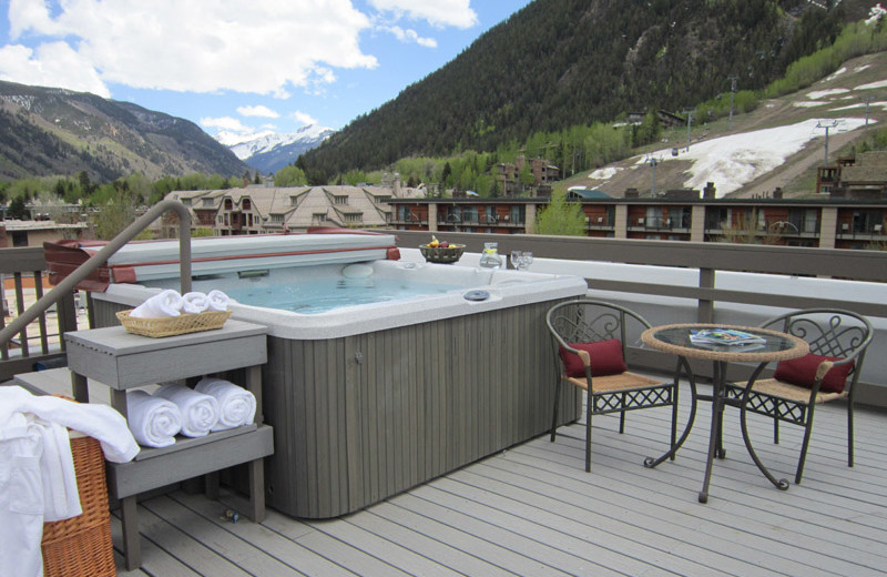 Sun deck at Frias Properties of Aspen - Independence Square.