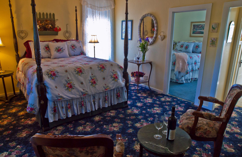 Guest room at Shady Oaks Country Inn.