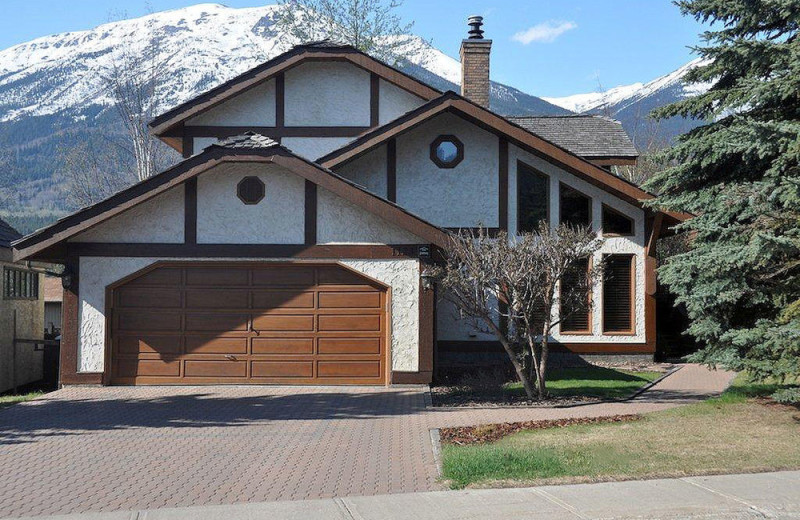 Exterior view of Bear Cub Lodging.