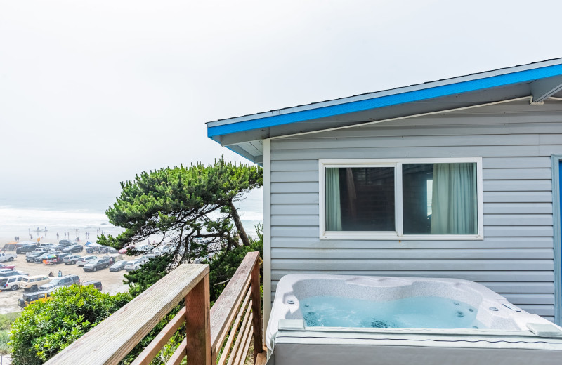 Guest hot tub at Seagull Beachfront INN.