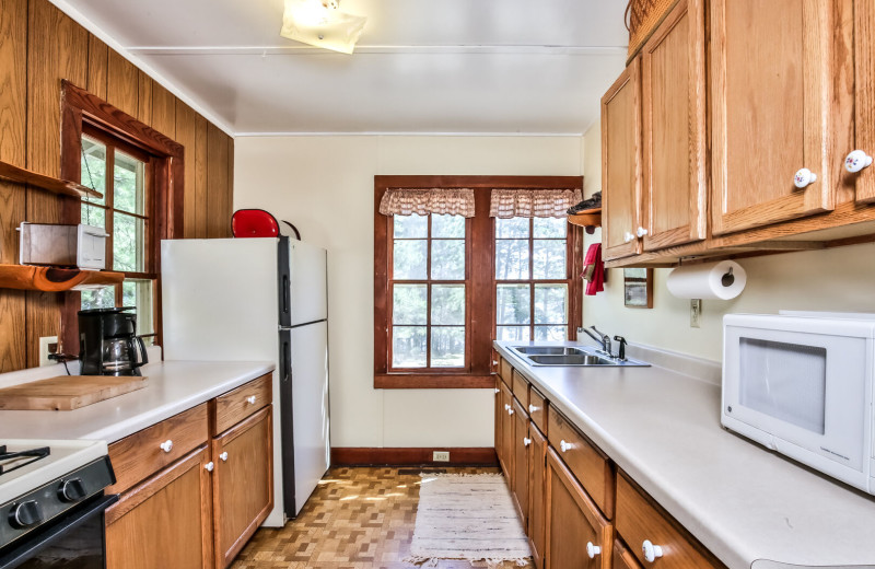 Rental kitchen at Lakeland Rental Management.