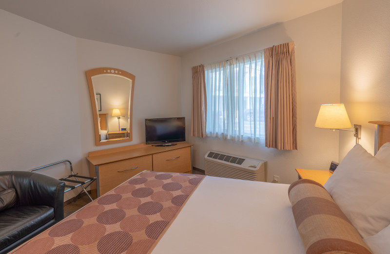 Guest bedroom at South Pier Inn.