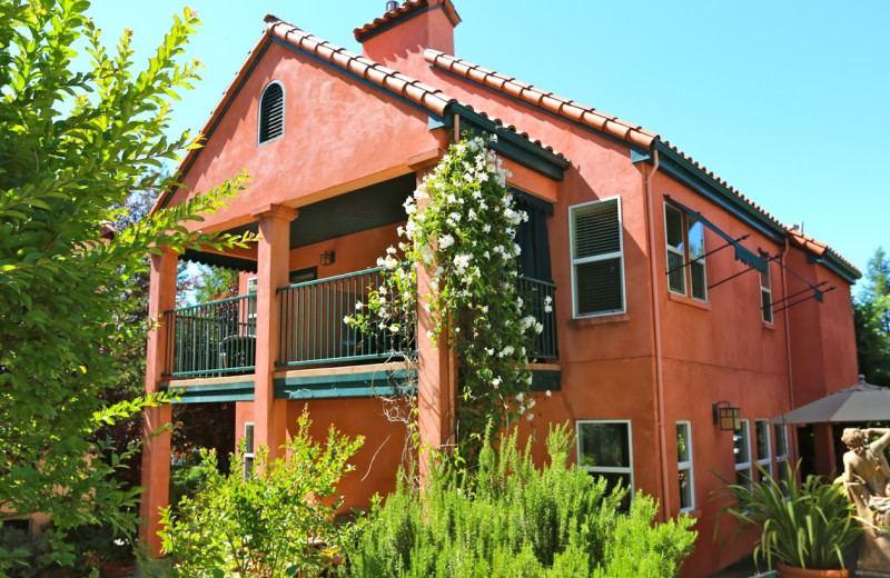 Exterior view of Applewood Inn, Restaurant and Spa.