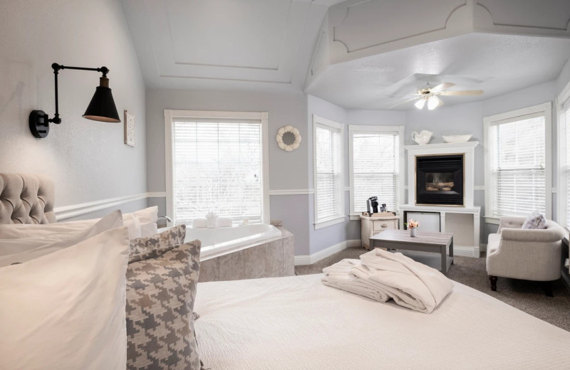 Guest room at Hounds Tooth Inn.