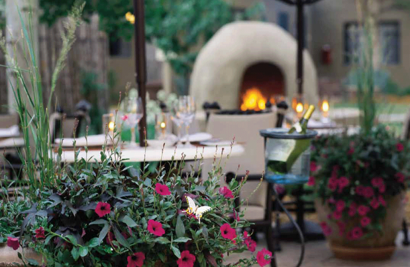 Outdoor dining at La Posada de Santa Fe Resort & Spa.