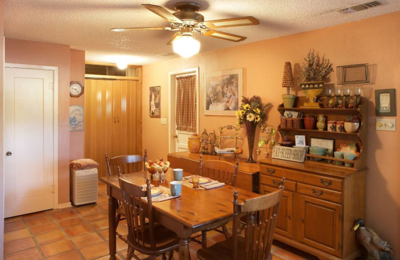 Kitchen and dining area at Acorn Bed & Breakfast