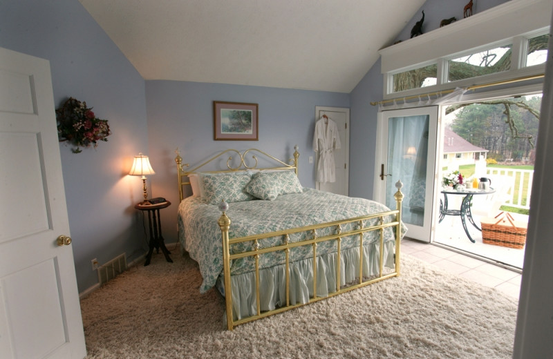 Tree House Apartment bedroom at HideAway Country Inn.