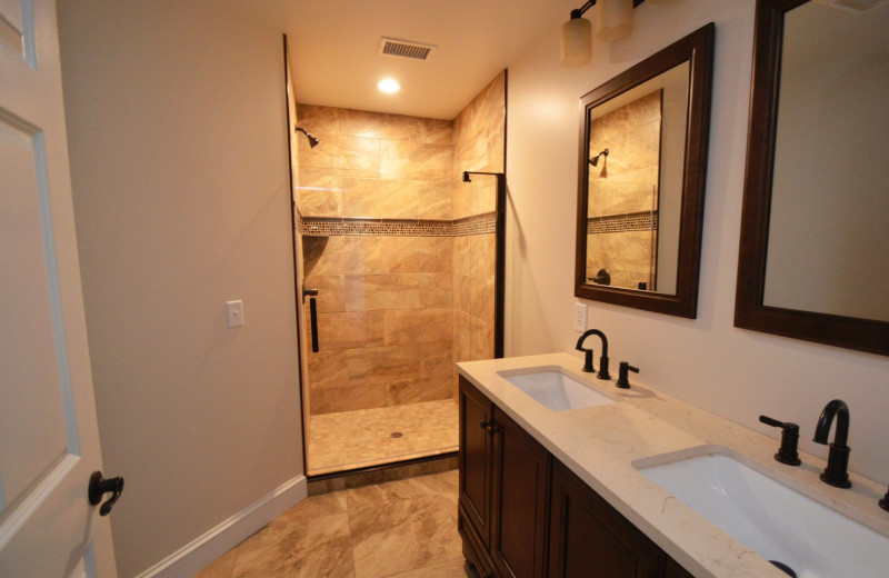 Guest bathroom at Waters Edge B&B Resort.