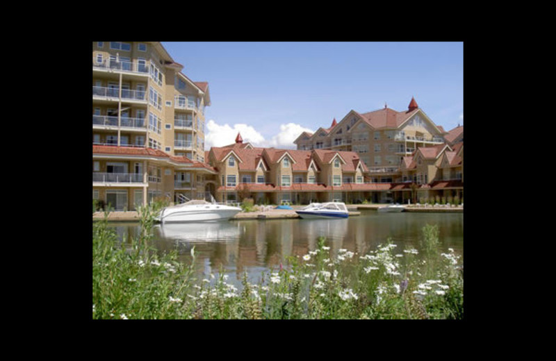 Exterior view of Kelowna Resort.