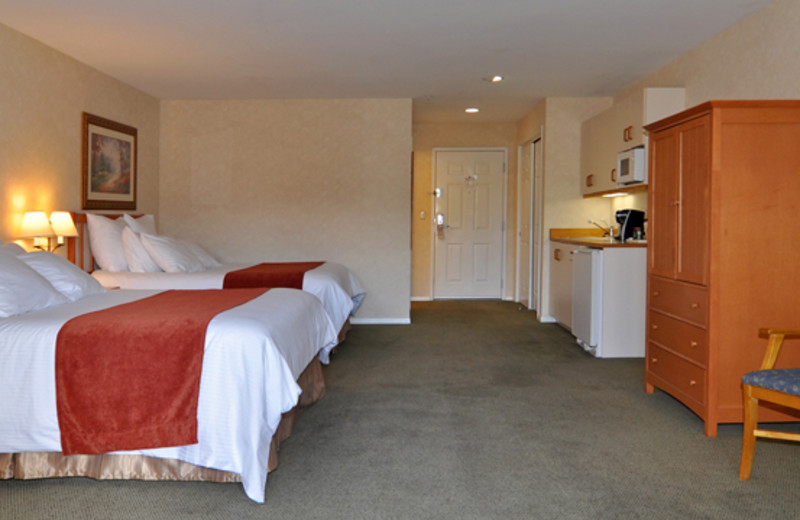 Double guest room at Lakeside Lodge & Suites.