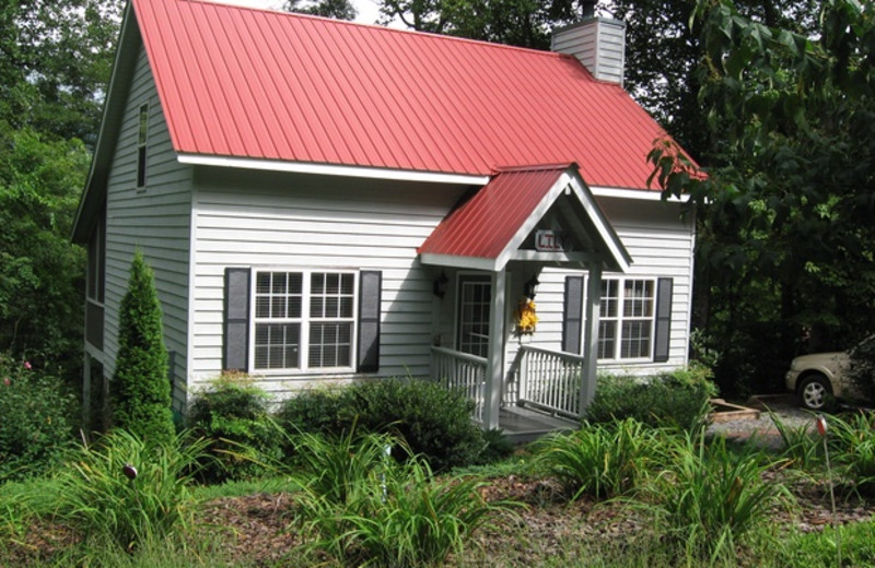 Cabin exterior at Cabins at Highland Falls.