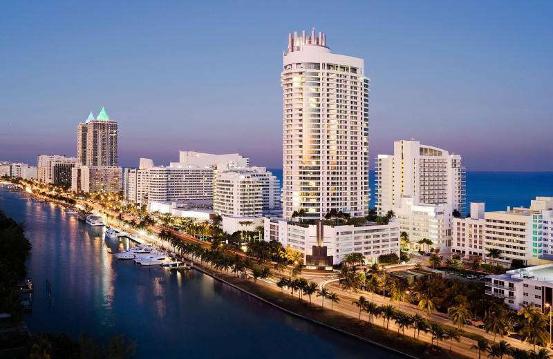 Exterior view of Fontainebleau Miami Beach.