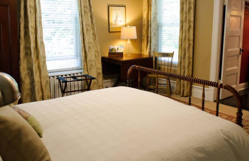 Guest room at Inn At Twaalfskill.