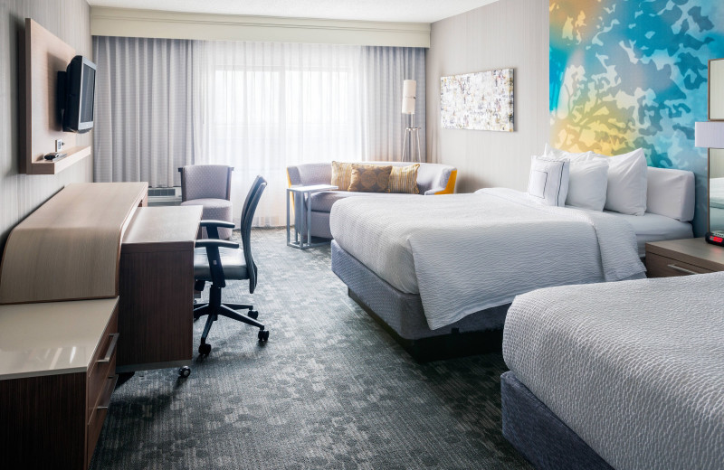 Guest room at Courtyard by Marriott Toledo Rossford/Perrysburg.