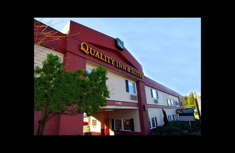 Exterior view of Quality Inn and Suites Bremerton.