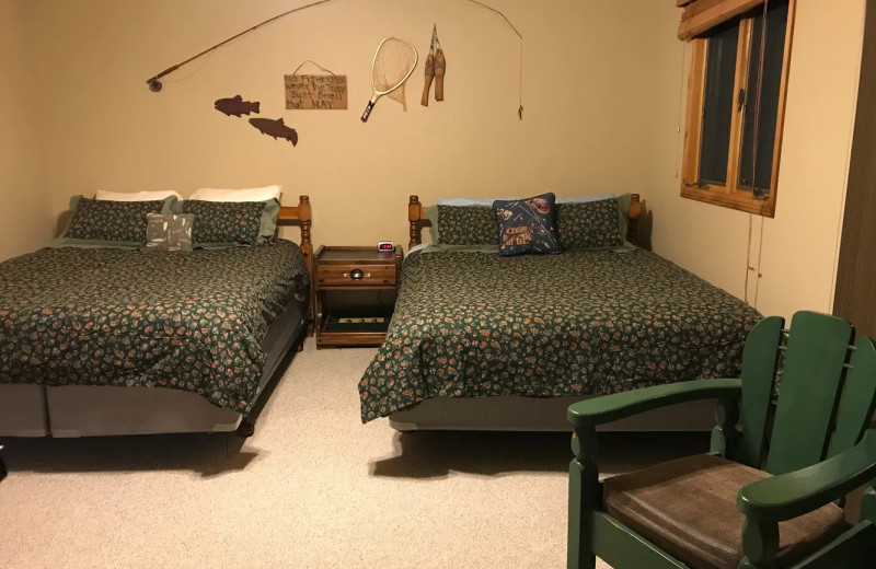 Cabin bedroom at Lakeview Lodge 307.
