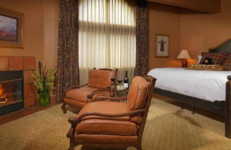 King bedroom at Rusty Parrot Lodge.