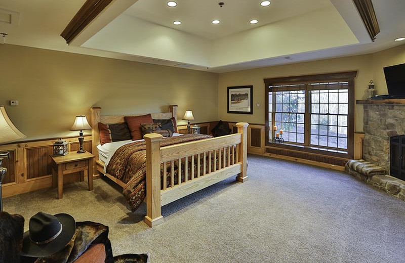 Guest room at House Mountain Inn.