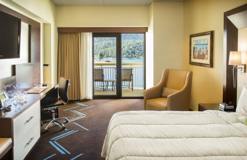 Guest room at Inn of the Mountain Gods Resort