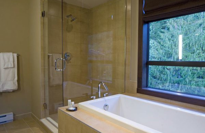 Guest bathroom at Evolution Whistler.