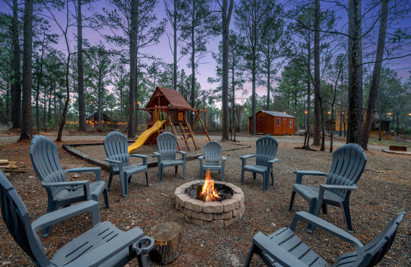 Rental fire pit at Blue Beaver Luxury Cabins.