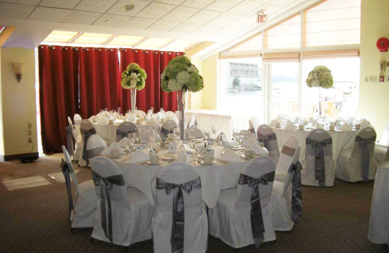 Weddings at The Riveredge Resort.