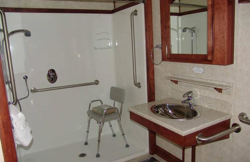 The 75' Platinum houseboat bathroom at Antelope Point.