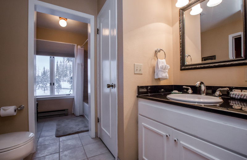 Executive suite bathroom at Kandahar Lodge.