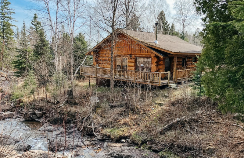 Cabin exterior view of Cascade Lodge.