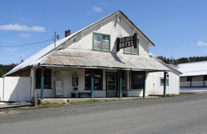 Exterior view of Elk City Hotel.