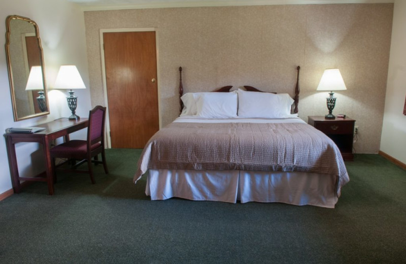 Guest room at Shadowbrook Inn 