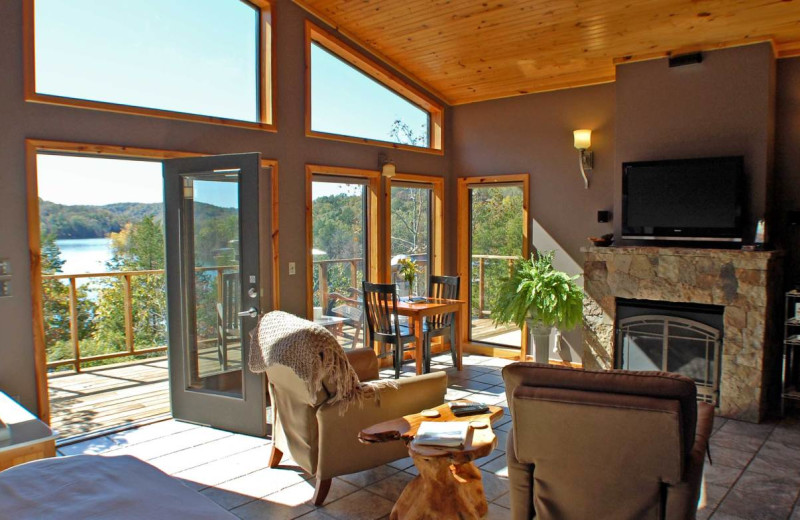 Cabin living room at Beaver Lakefront Cabins.