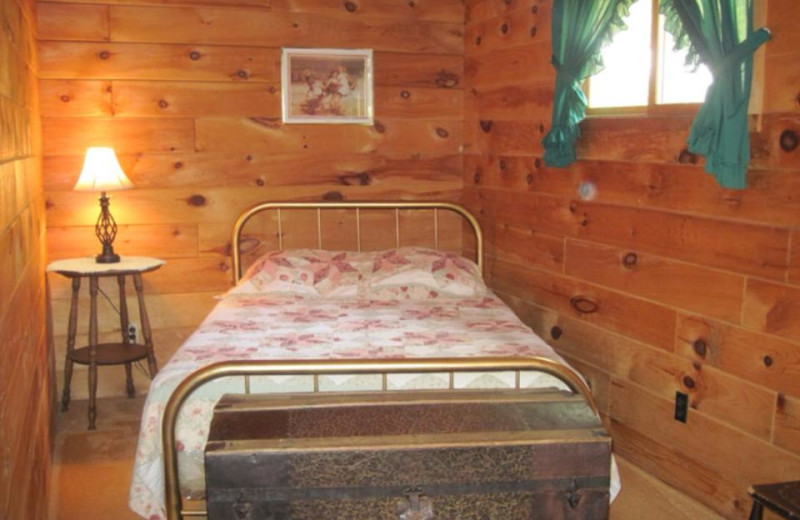 Guest bedroom at Callahan Resort.