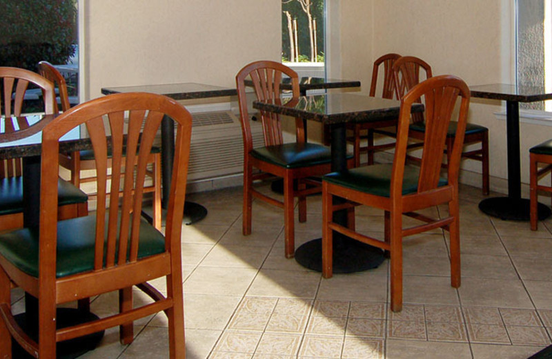 Dining Area/Cafe at Comfort Inn Palo Alto