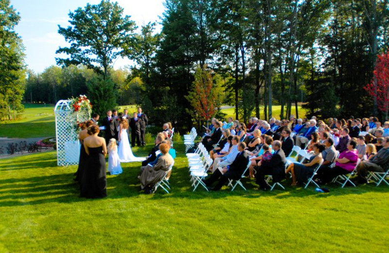 Wedding ceremony at Tullymore Golf Resort.