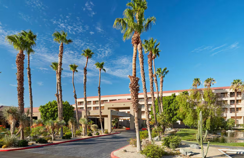 Exterior view of DoubleTree by Hilton Hotel Golf Resort Palm Springs.